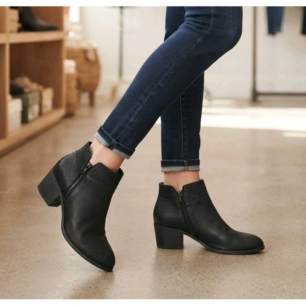 Lucky Brand Womens 9.5 Black Leather Ankle Boots Perforated Block Heel Zipper